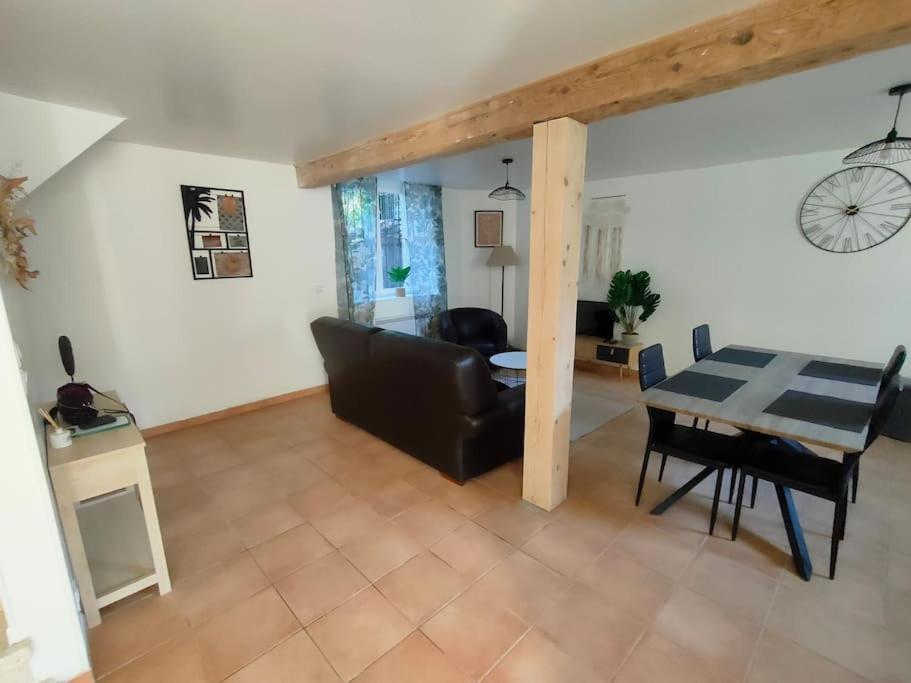Gite Chaleureux Au Coeur Du Village Roquetaillade Bagian luar foto