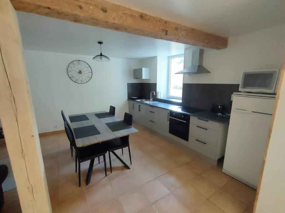 Gite Chaleureux Au Coeur Du Village Roquetaillade Bagian luar foto